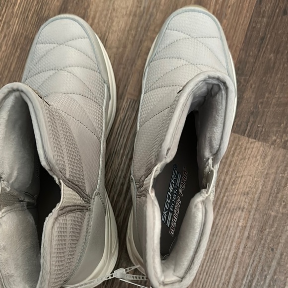 Women's Gray Quilted Winter Boots - Picture 6 of 6